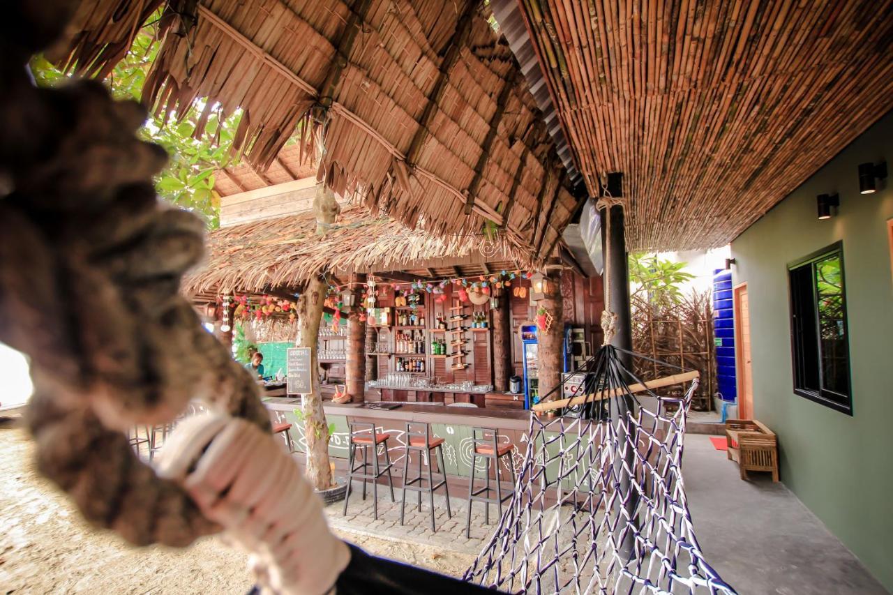 Bandon Beach Bar & Hostel (Adults Only) Lamai Beach  Bagian luar foto